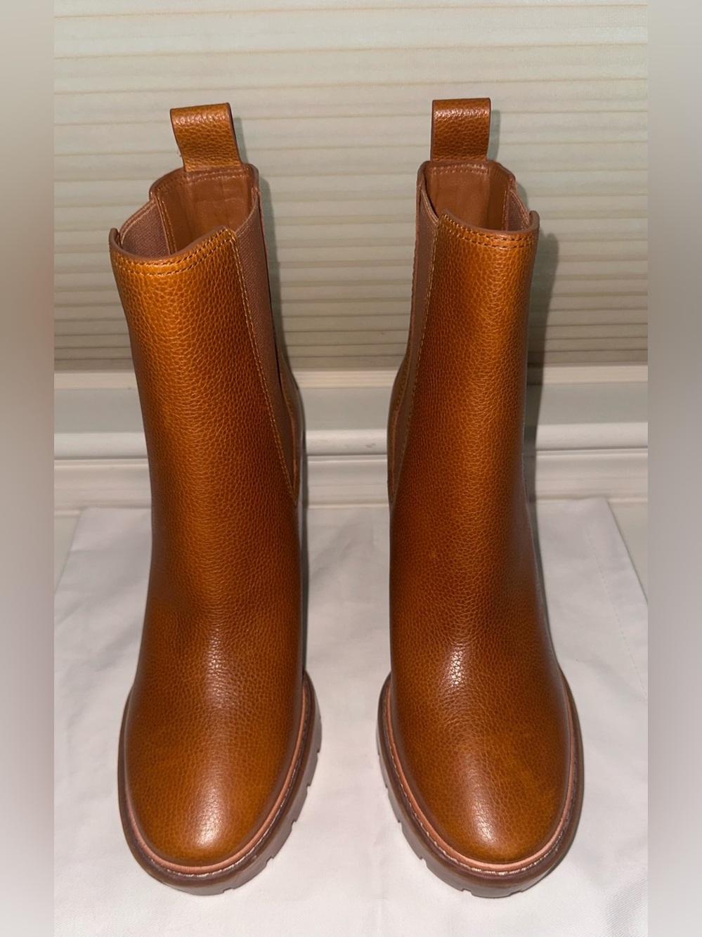 🤎 NWOT- Tory Burch Lug Sole Ankle Heel Boots – Caramel Brown Leather Sz 9 🤎